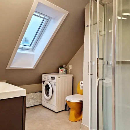 Historic Townhouse - 2 Baths 3 Floors 100 Percent Charm Сasa de vacaciones Bergen