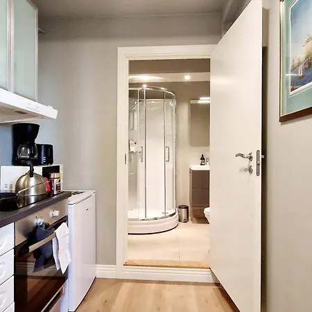 Historic Townhouse - 2 Baths 3 Floors 100 Percent Charm * Берген