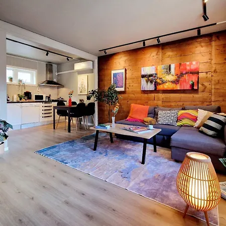 Feriehus Historic Townhouse - 2 Baths 3 Floors 100 Percent Charm *