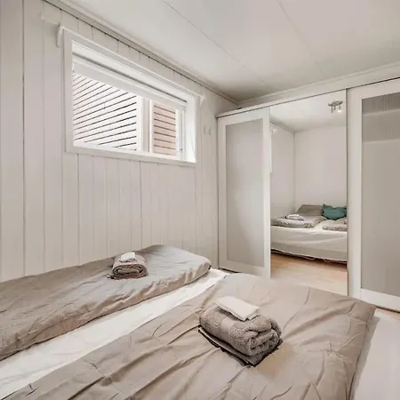 Historic Townhouse - 2 Baths 3 Floors 100 Percent Charm Берген