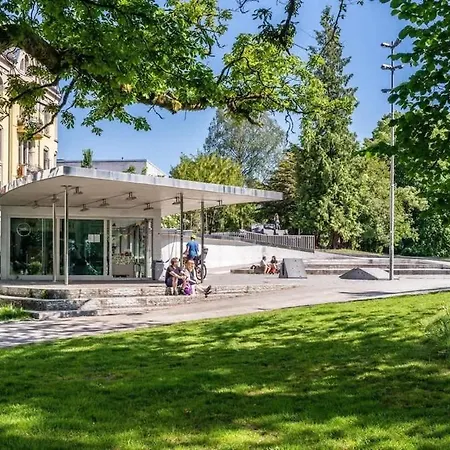 Будинок відпочинку Historic Townhouse - 2 Baths 3 Floors 100 Percent Charm Берген