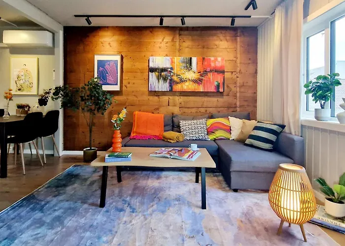 Historic Townhouse - 2 Baths 3 Floors 100 Percent Charm Bergen