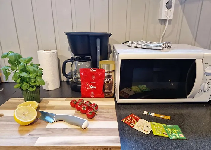 Historic Townhouse - 2 Baths 3 Floors 100 Percent Charm *