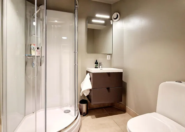 Historic Townhouse - 2 Baths 3 Floors 100 Percent Charm * Bergen