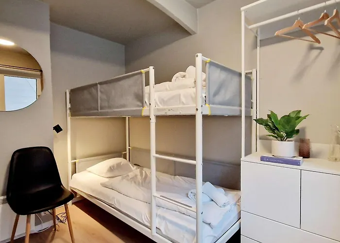 Vakantiehuis Historic Townhouse - 2 Baths 3 Floors 100 Percent Charm *