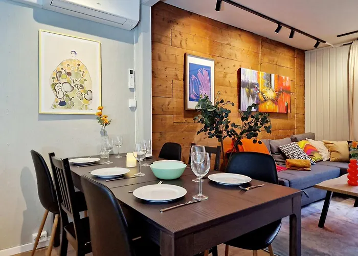 Historic Townhouse - 2 Baths 3 Floors 100 Percent Charm * Bergen