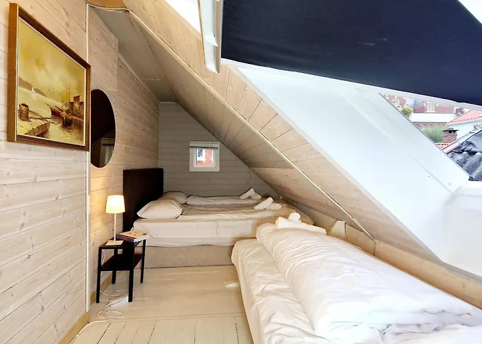 Semesterbostad Historic Townhouse - 2 Baths 3 Floors 100 Percent Charm *